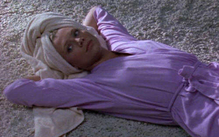 La Femme Nikita In Between